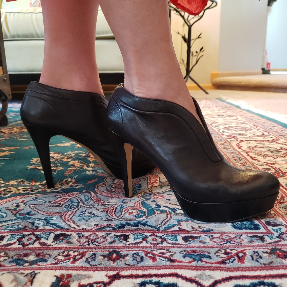 Nine West - Gracious Black Leather Upper Booties/Heels, Size US 9.5